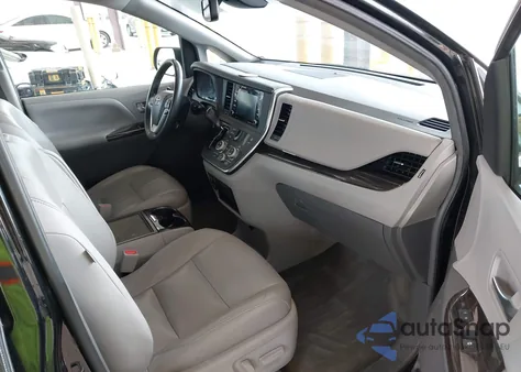 2018 Toyota Sienna Xle 8 Passenger z USA, uszkodzony, nr VIN 5TDYZ3DC8JS937210